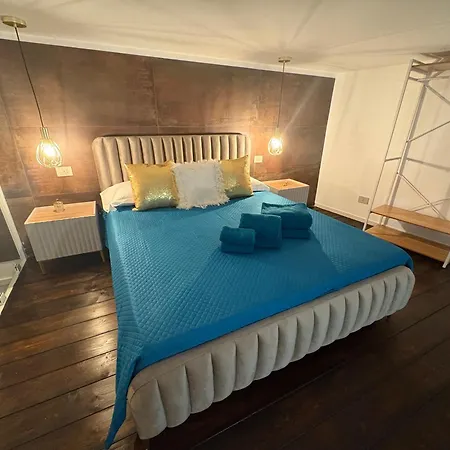 White House Luxury Apartment