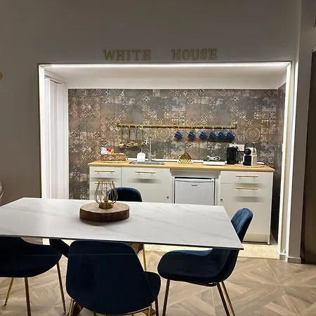 아파트 White House Luxury *